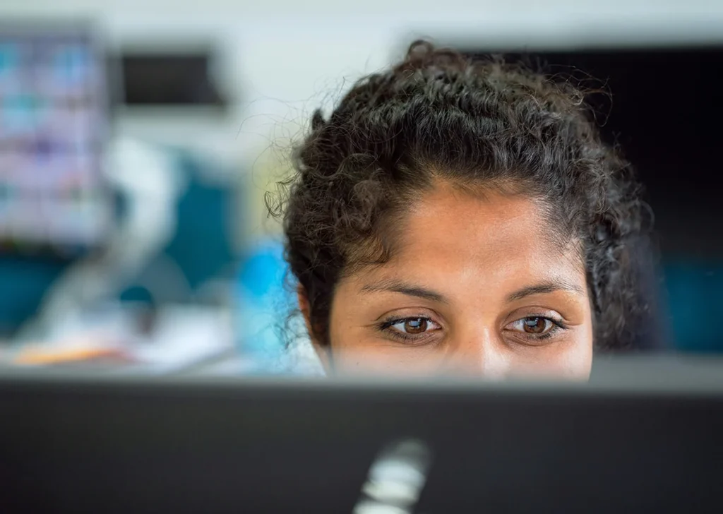 Professional working independently without an employer sponsor